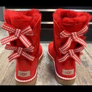 Cute Christmas colored uggs!🎄